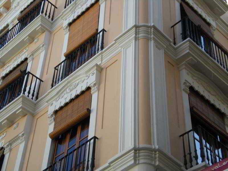 Living Valencia Apartments - Merced Exterior foto